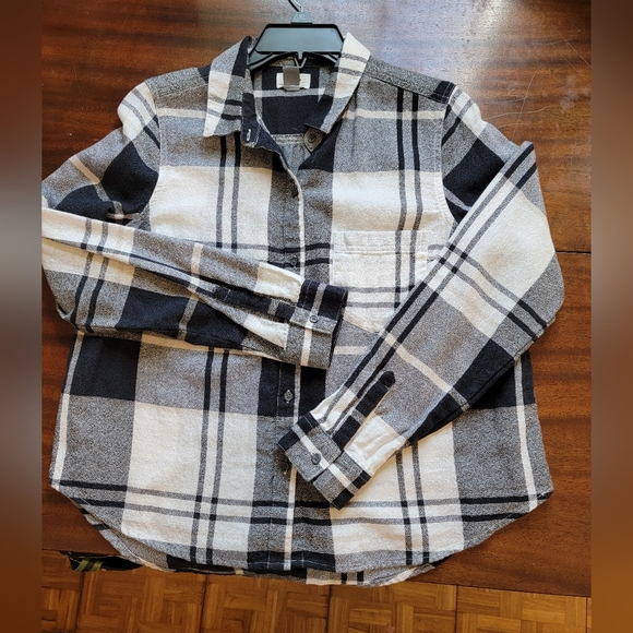 100% Cotton Black, White, &Tan Plaid Button-Up Shirt - Picture 8 of 8